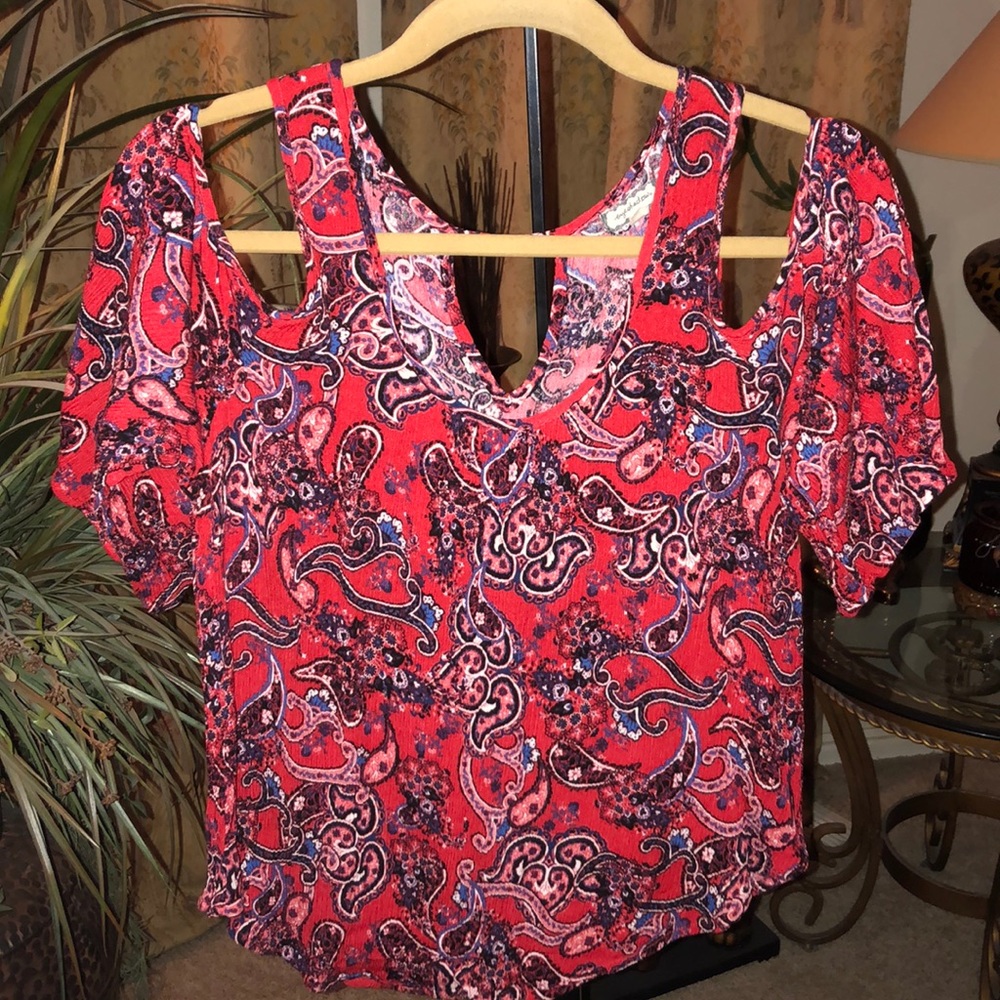 Eyeshadow Cold-Shoulder Top